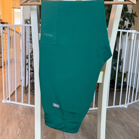 Figs Set - Hunter Green - Picture 4 of 7